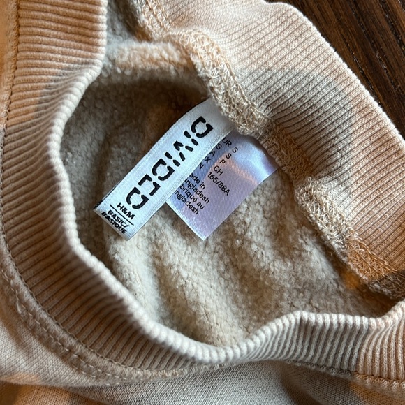 H&M Sweatshirt Tan - Picture 2 of 2